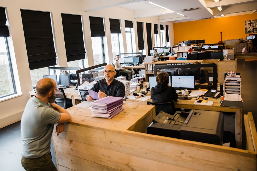 DKM Customs belt over de grenzen heen